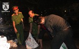 Lực lượng Công an trắng đêm đắp đê tả Bùi ở Chương Mỹ